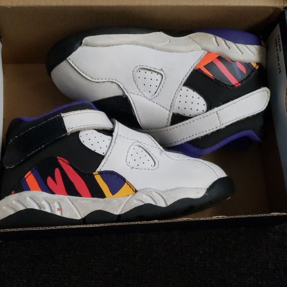 Air Jordan 8 Retro Three Peat - Picture 3 of 5